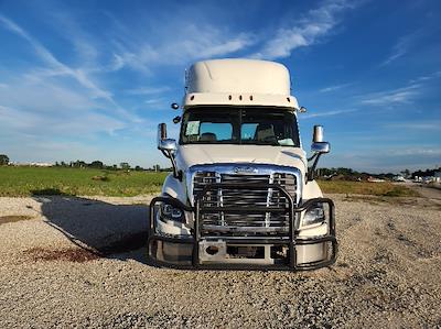 Used 2018 Freightliner Cascadia Detroit DD13 Semi Truck for sale #M217356 - photo 2