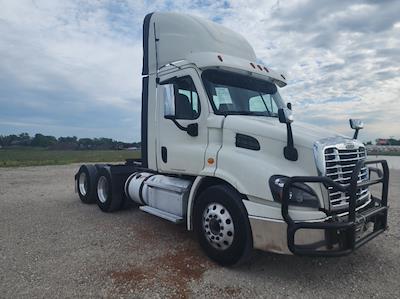 Used 2018 Freightliner Cascadia Detroit DD13 Semi Truck for sale #M217359 - photo 1