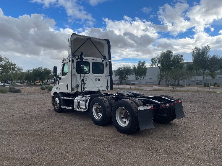 Used 2021 Freightliner Cascadia - photo 7