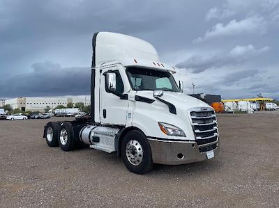 Used 2021 Freightliner Cascadia Detroit DD13 Semi Truck for sale #M220149 - photo 1