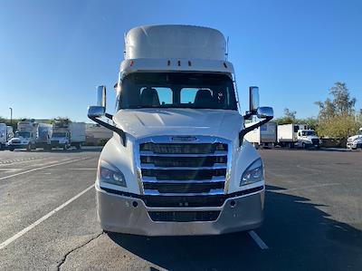 Used 2021 Freightliner Cascadia - photo 2