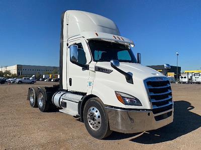 Used 2021 Freightliner Cascadia - photo 1