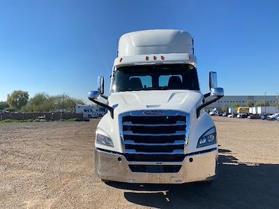 Used 2021 Freightliner Cascadia - photo 2