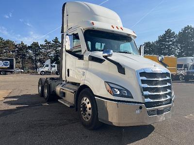 Used 2021 Freightliner Cascadia - photo 1
