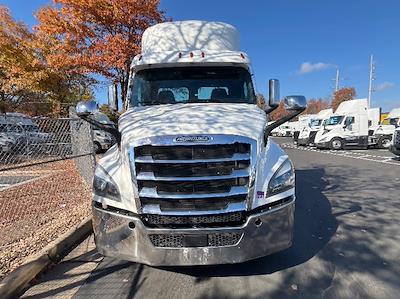 Used 2021 Freightliner Cascadia Detroit DD13 Semi Truck for sale #M220196 - photo 2