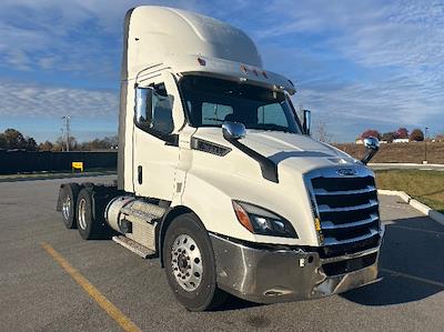 Used 2021 Freightliner Cascadia Detroit DD13 Semi Truck for sale #M220211 - photo 1
