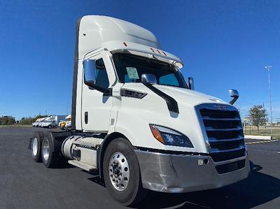 Used 2021 Freightliner Cascadia Detroit DD13 Semi Truck for sale #M220213 - photo 1