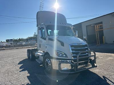 Used 2021 Freightliner Cascadia Detroit DD13 Semi Truck for sale #M220217 - photo 1
