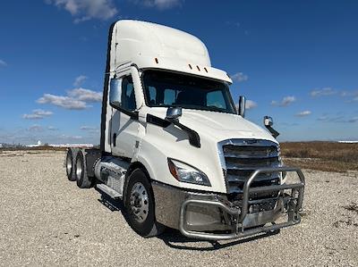 Used 2021 Freightliner Cascadia - photo 1