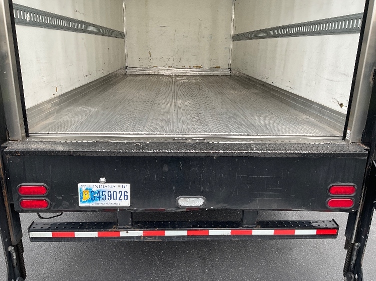 Used 2021 Isuzu NRR - photo 12