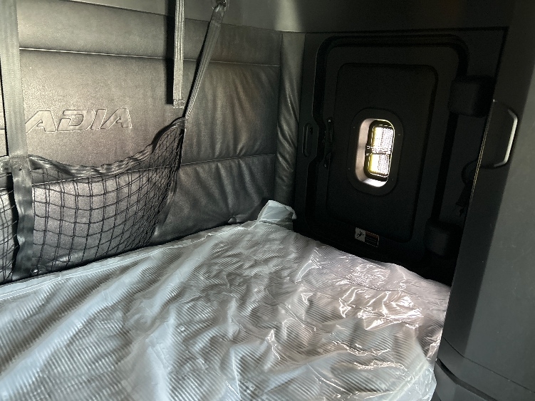 Used 2023 Freightliner Cascadia - photo 20