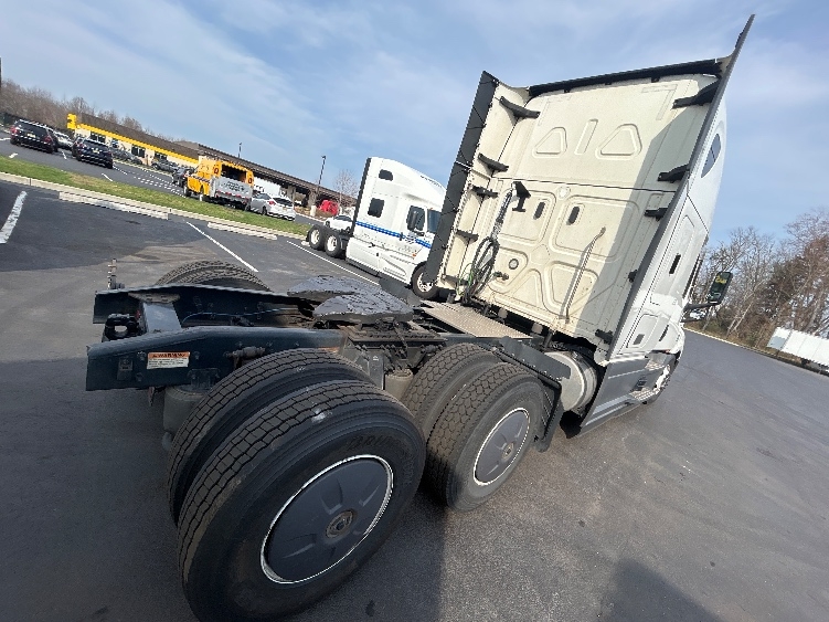 Used 2023 Freightliner Cascadia - photo 24