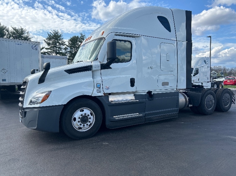 Used 2023 Freightliner Cascadia - photo 5