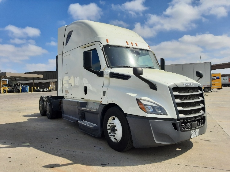Used 2023 Freightliner Cascadia - photo 1