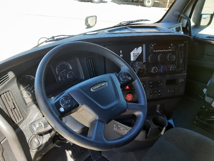 Used 2023 Freightliner Cascadia - photo 12