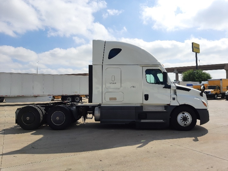 Used 2023 Freightliner Cascadia - photo 10