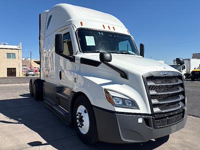 Used 2023 Freightliner Cascadia - photo 1