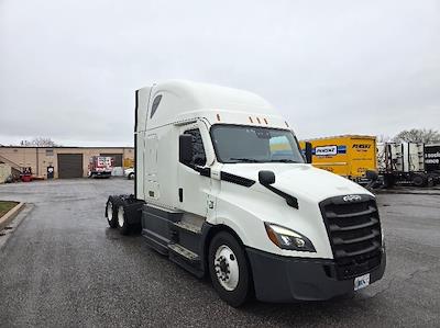 Used 2023 Freightliner Cascadia - photo 1