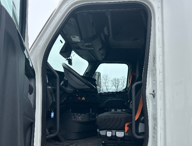 Used 2023 Freightliner Cascadia - photo 12