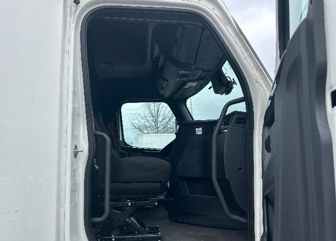 Used 2023 Freightliner Cascadia - photo 16
