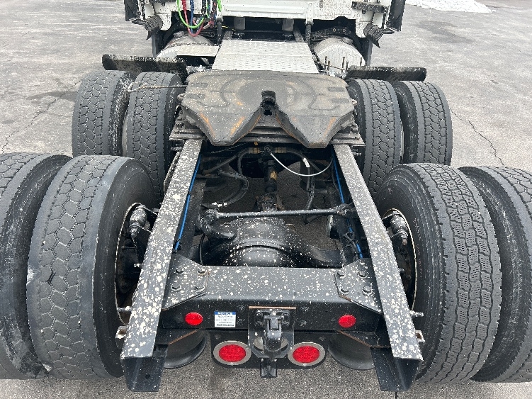 Used 2023 Freightliner Cascadia - photo 8