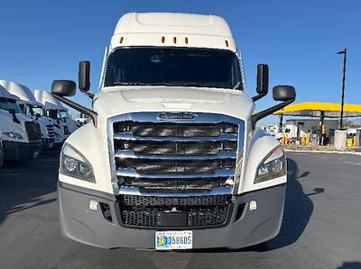 Used 2023 Freightliner Cascadia - photo 1