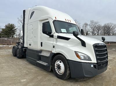 Used 2023 Freightliner Cascadia - photo 1