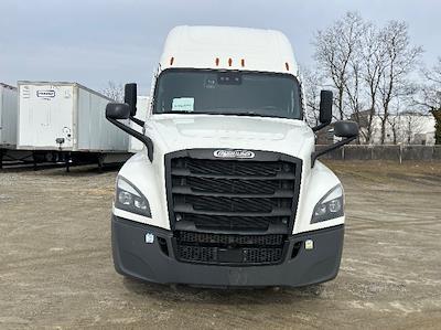 Used 2023 Freightliner Cascadia - photo 1