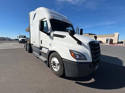 Used 2023 Freightliner Cascadia - photo 1