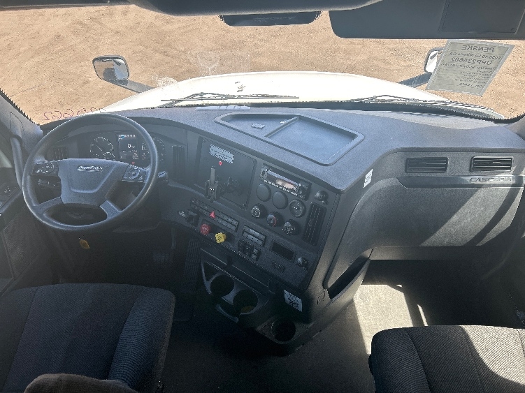 Used 2023 Freightliner Cascadia - photo 12