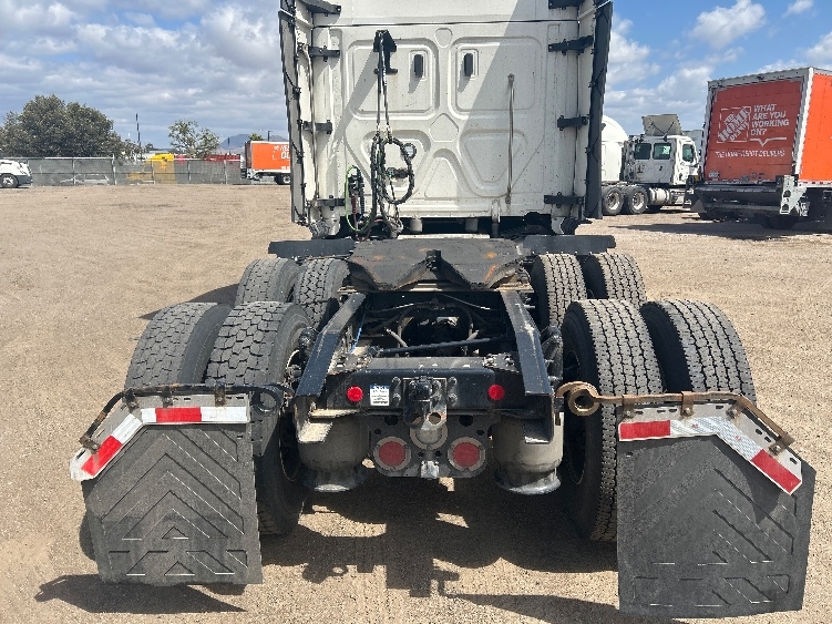 Used 2023 Freightliner Cascadia - photo 6