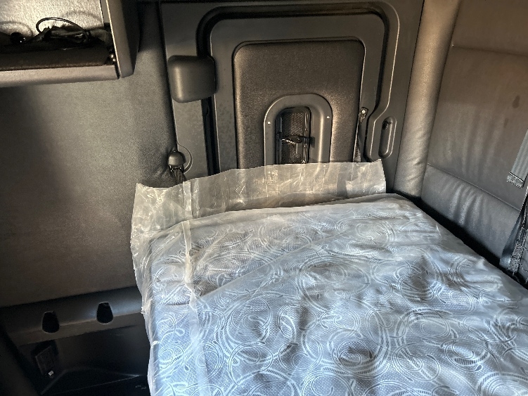 Used 2023 Freightliner Cascadia - photo 20