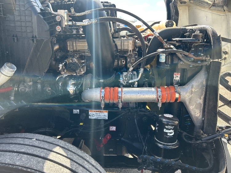 Used 2023 Freightliner Cascadia - photo 22