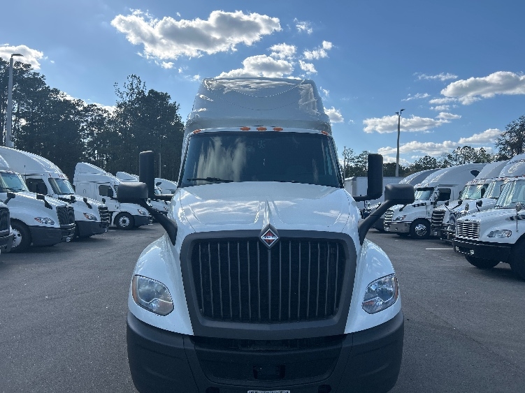 Used 2023 International LT - photo 2