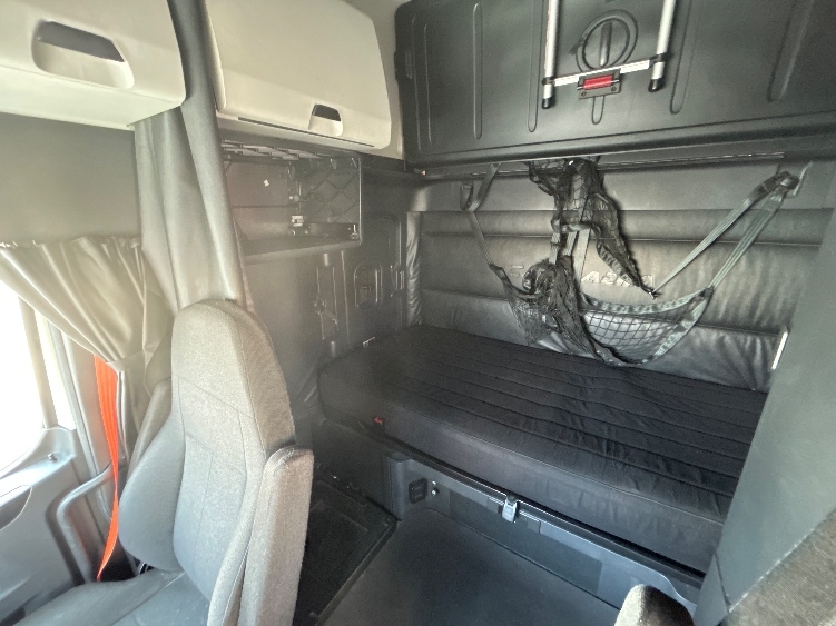 Used 2023 Freightliner Cascadia - photo 18