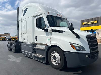 Used 2023 Freightliner Cascadia - photo 1