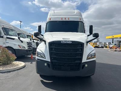 Used 2023 Freightliner Cascadia - photo 1