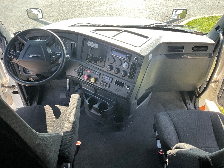 Used 2023 Freightliner Cascadia - photo 14
