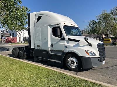 Used 2023 Freightliner Cascadia - photo 1
