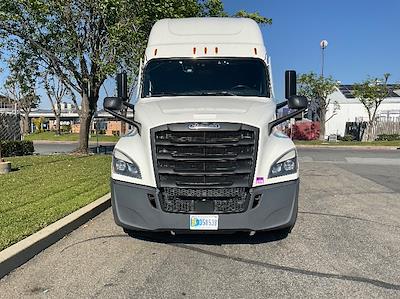 Used 2023 Freightliner Cascadia - photo 1