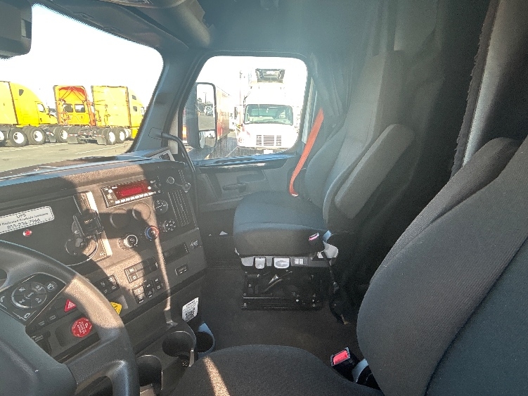 Used 2023 Freightliner Cascadia - photo 12