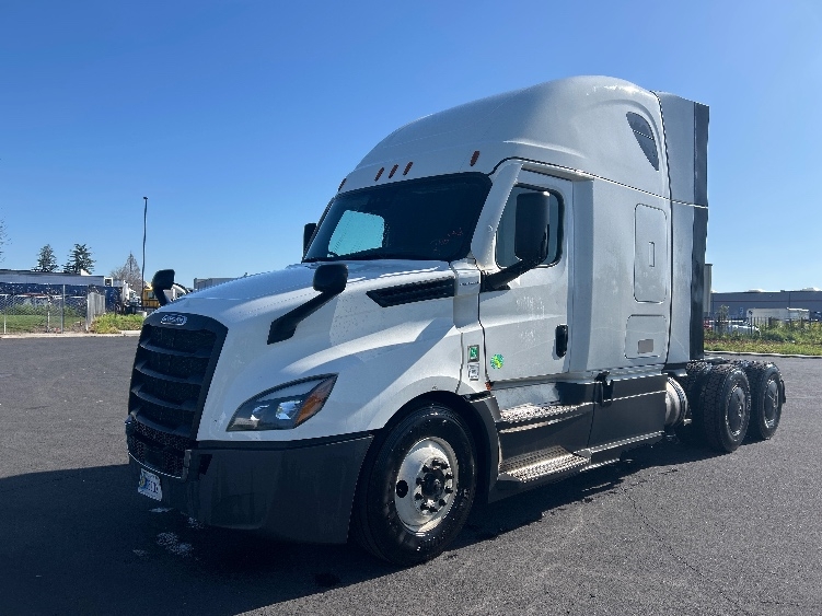 Used 2023 Freightliner Cascadia - photo 5