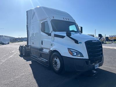 Used 2023 Freightliner Cascadia - photo 1