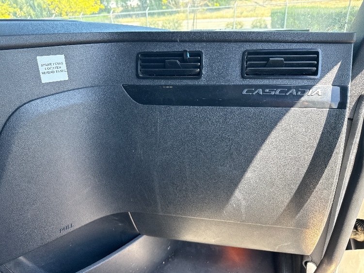 Used 2023 Freightliner Cascadia - photo 16