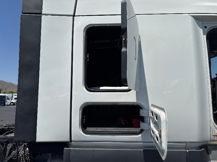 Used 2023 Freightliner Cascadia - photo 27