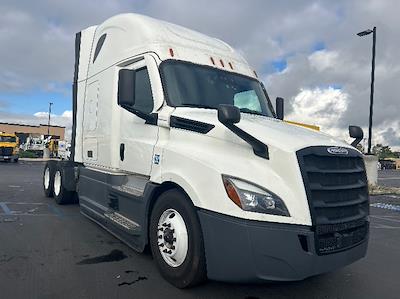 Used 2023 Freightliner Cascadia - photo 1