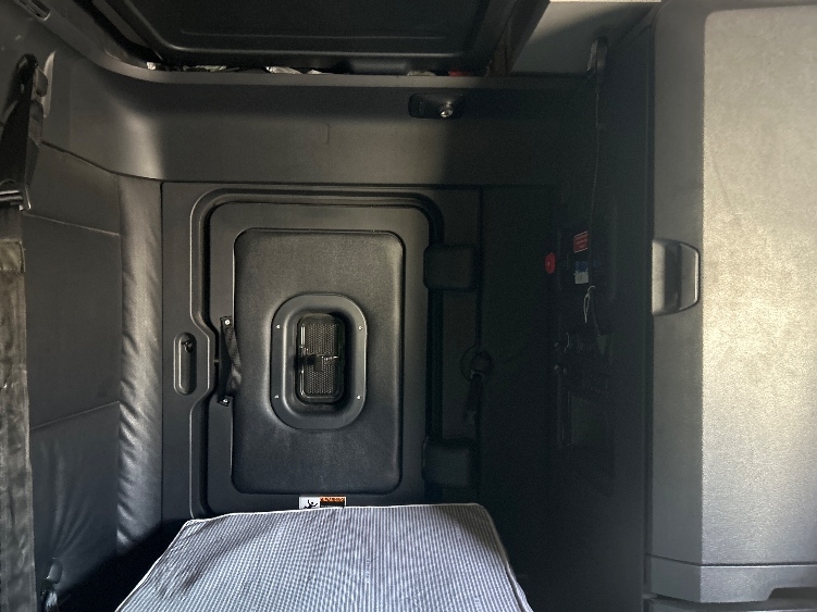 Used 2023 Freightliner Cascadia - photo 20