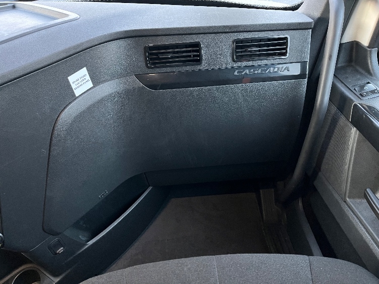 Used 2023 Freightliner Cascadia - photo 16