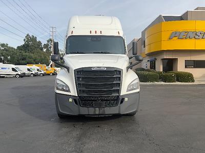 Used 2023 Freightliner Cascadia - photo 1