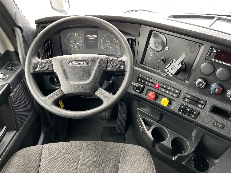 Used 2023 Freightliner Cascadia - photo 13